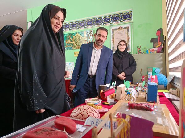 نواخته شدن زنگ هفته پژوهش در دماوند