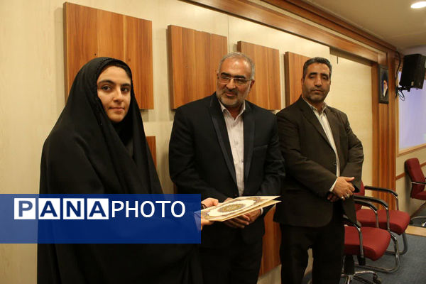 تقدیر از دانش‌آموزخبرنگاران برگزیده رویداد «فرزندان انقلاب» در قم