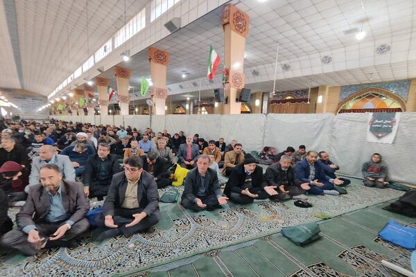 نماز جمعه این هفته شهرستان پاکدشت شاهد حضور پر رنگ فرهنگیان بود
