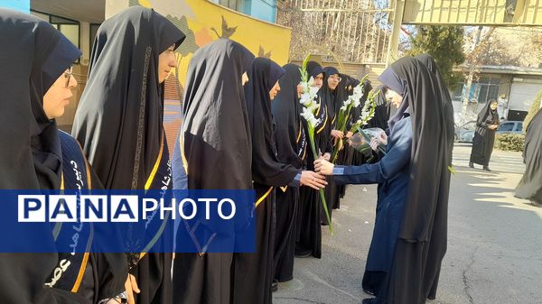 تشییع شهید گمنام 17ساله در دبیرستان شاهد عصمت ناحیه سه کرج 