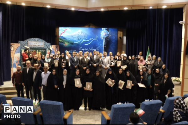تجلیل از معلمان نمونه منطقه ۳؛ قدردانی از تلاش‌های اثرگذار در تعلیم و تربیت