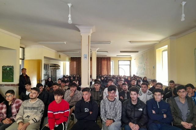 کارگاه مشاوره تحصیلی ـ انگیزشی ویژه دانش‌آموزان مقطع متوسطه دوم شهرستان سیروان