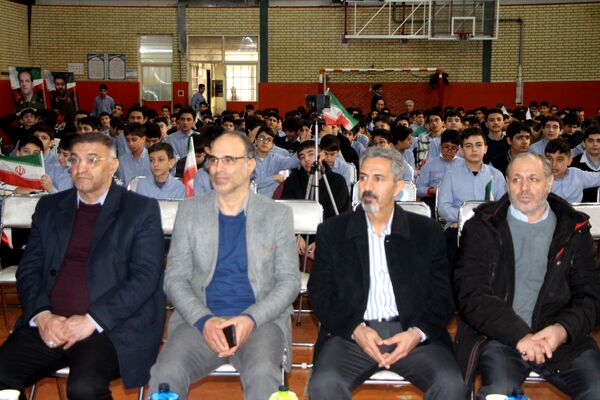 یادواره شهدای جنگ تحمیلی ۱۲ روزه در دبیرستان شاهد سالارشهیدان(ع)