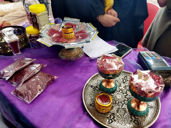 بازارچه دست‌سازه‌های دانش‌آموزان شهر راز
