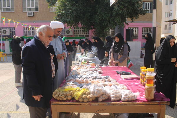 جشن دهه فجر انقلاب اسلامی در دبیرستان رضوان شهرستان بوشهر