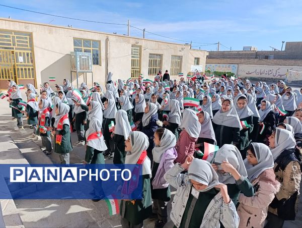 طنین زنگ انقلاب دردبستان خدیجه کبری ابرکوه  