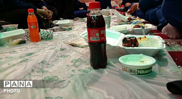 ضیافت ماه رمضان در دبیرستان قلم‌چی۲ بن