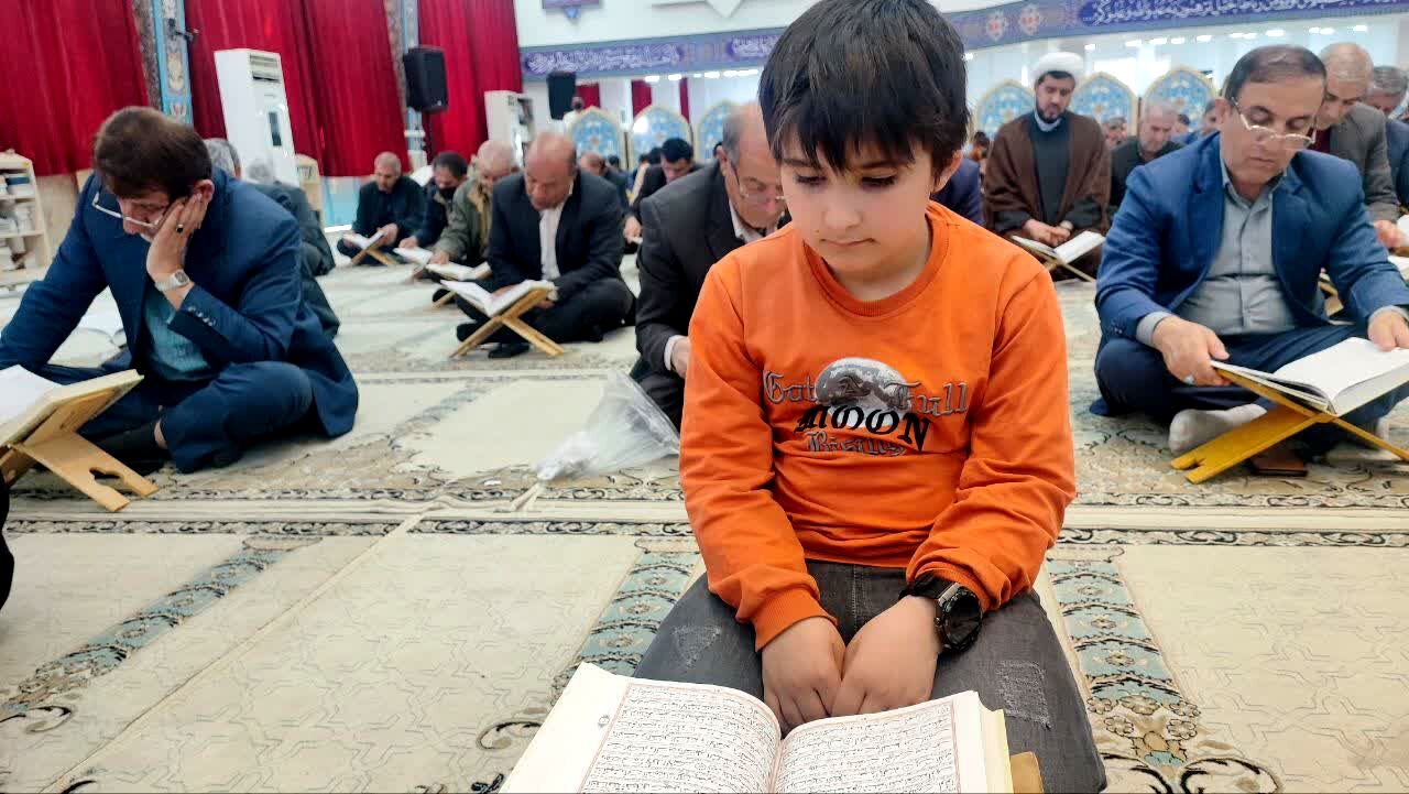 محفل انس با قران در حسینه ثارالله یاسوج 