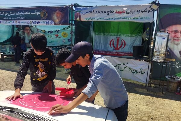 خدمت به زائران آقای شهید ایران، جلوه ای از عشق و ایثار