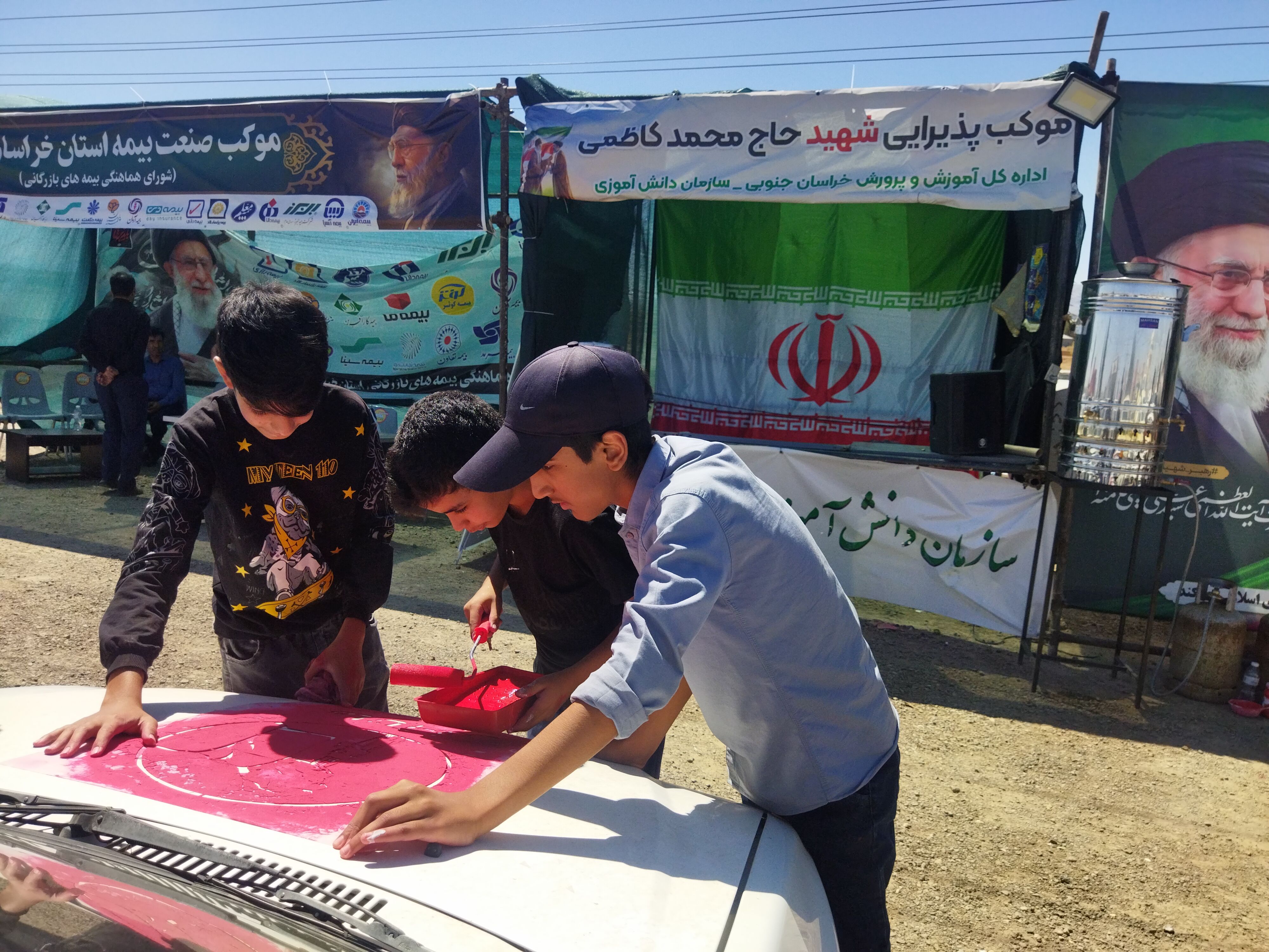 خدمت به زائران آقای شهید ایران، جلوه ای از عشق و ایثار