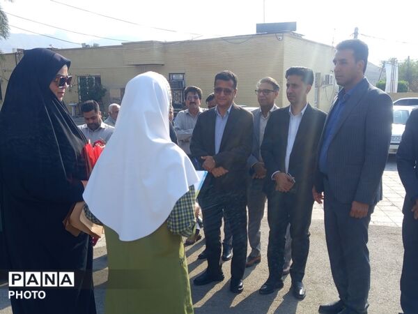 استقبال از مدیرکل آموزش و پرورش هرمزگان در حاجی‌آباد