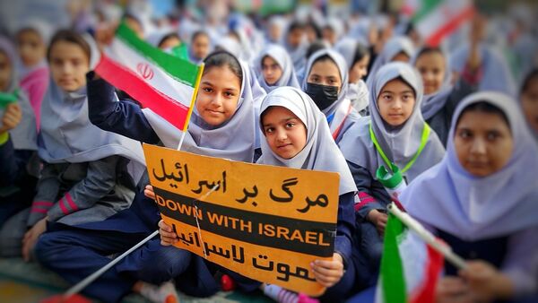 جشنی به رنگ پرچم ایران در دبستان نیایش 