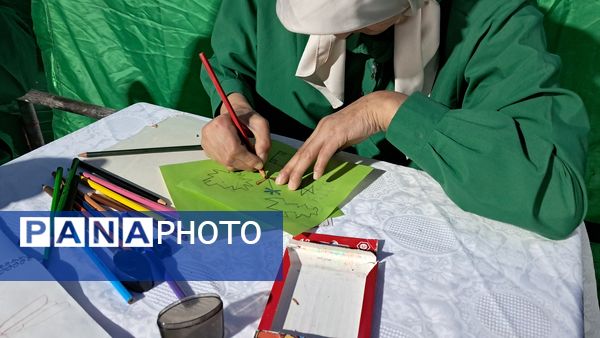 برپایی غرفه‌ای به عشق فاطمه(س)  