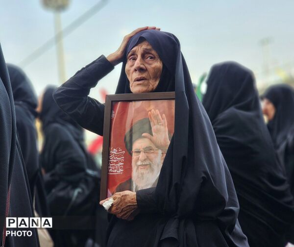 قاب ماندگار عشق؛ وداعی تاریخی در مصلی امام خمینی(ره)