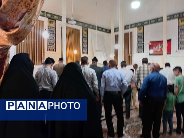 نماز جماعت در مراسم شب بیعت با امام زمان (عج) در خلیل آباد