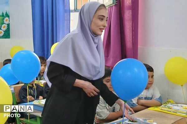 آغاز فصل دانایی؛ لبخند کلاس‌اولی‌ها در جشن شکوفه‌ها