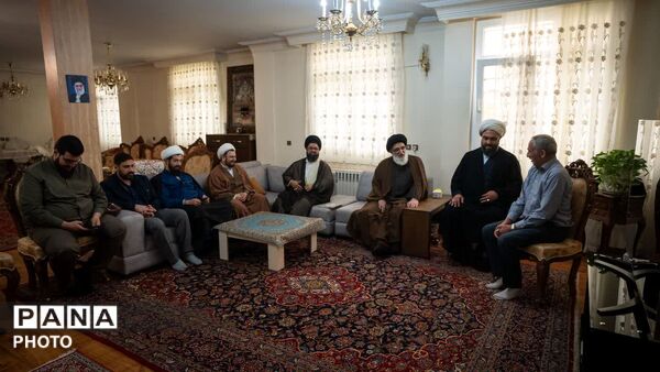 دیدار هفتگی نماینده ولی فقیه در استان البرز با خانواده معظم شهدا و ایثارگران