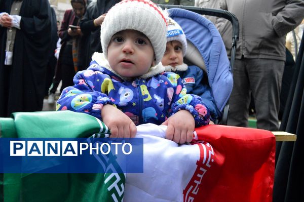 همبستگی یکبارچه مردم غیور و ولایتمدار شهرستان بروجرد در تشییع شهدای امنیت