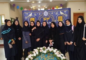 شرکت دانش‌آموزان دختر منتخب رودهن در مسابقات استانی قرآن، عترت و نماز 