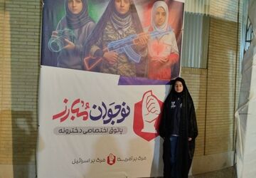 اجتماع پرشور دختران انقلابی در موکب «نوجوان مبارز» باغ ملی یزد