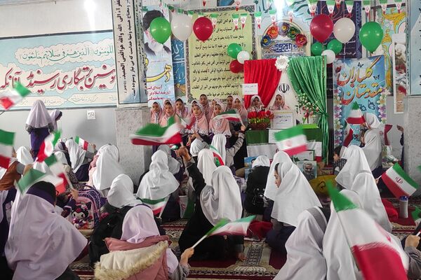 برگزاری جشن‌های باشکوه پیروزی انقلاب اسلامی در مدارس رباط‌کریم