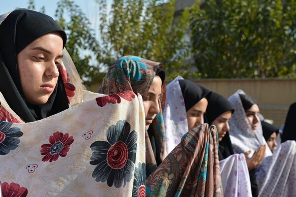 نماز باران، همخوانی زمین و آسمان در دبیرستان ولایت بهارستان‌دو