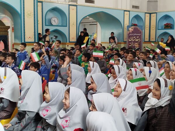 شادی و رنگ در جشن شکوفه‌ها در حرم امام رضا (ع)
