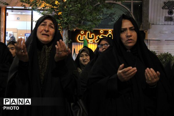 شبی که دل‌ها در حسینیه امام خمینی به هم پیوست