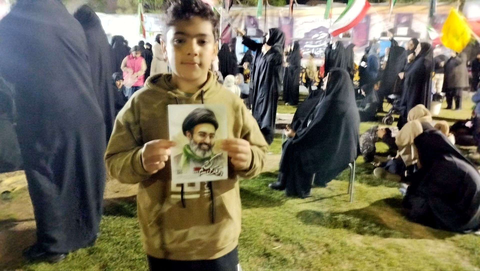 گردهمایی کودکان در پارک چهارباغ خرم‌آباد با شعارهای وحدت و آینده‌سازی