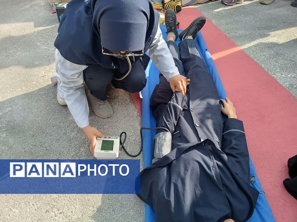 مانور زلزله در دبیرستان آرمینه مصلی نژاد