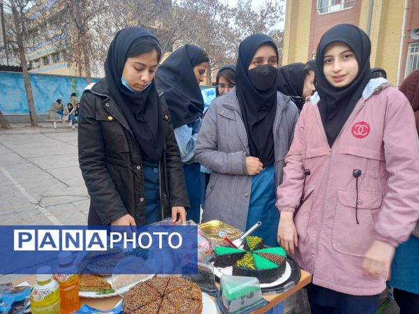 بازارچه درون مدرسه‌ای در مدرسه فاطمیه شهرستان شیروان