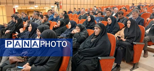 نشست شورای اداری استان چهارمحال و بختیاری با حضور وزیر آموزش و پرورش 