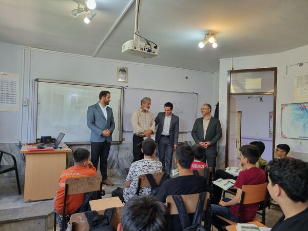 تقدیر از معلمان دبیرستان نمونه دولتی پژوهش آشخانه