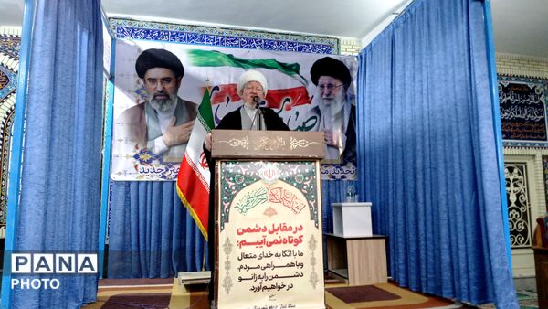 حضور مدیرکل اداره راه و شهرسازی استان در صفوف نماز جمعه بن