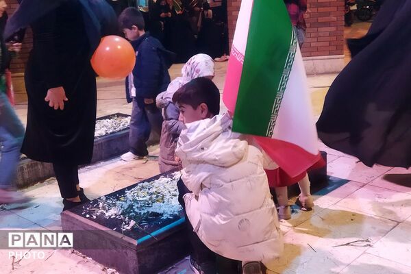  مردم بهارستانی میدان را خالی نکردند