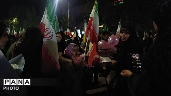 دختران نیشابوری در صف اول تجمعات-۱