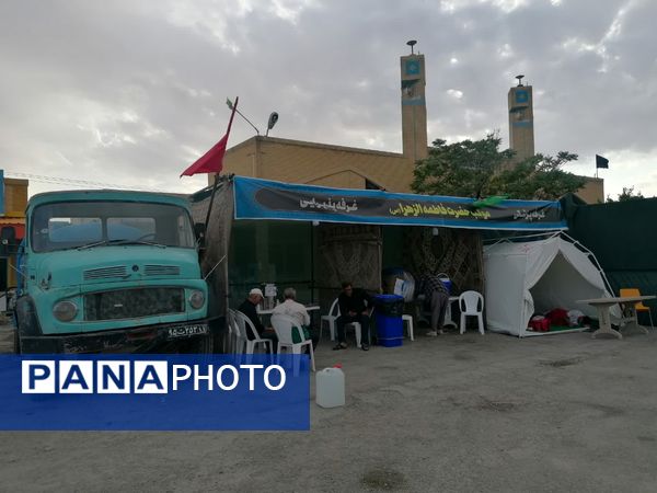 جلوه‌های از عاشقی زائرین و خادمیاران در موکب حضرت فاطمه زهرا (س) 