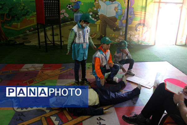 رقابت گروه‌های منتخب مدارس پسرانه استان قم در نخستین جشنواره سفیران سلامت 