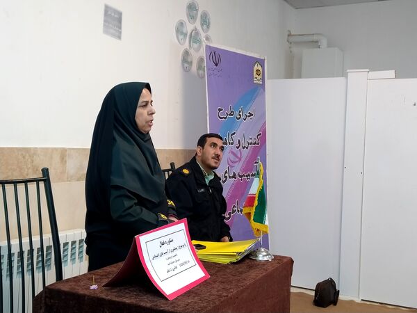 کارگاه آشنایی با فضای مجازی در دبیرستان دخترانه امید 