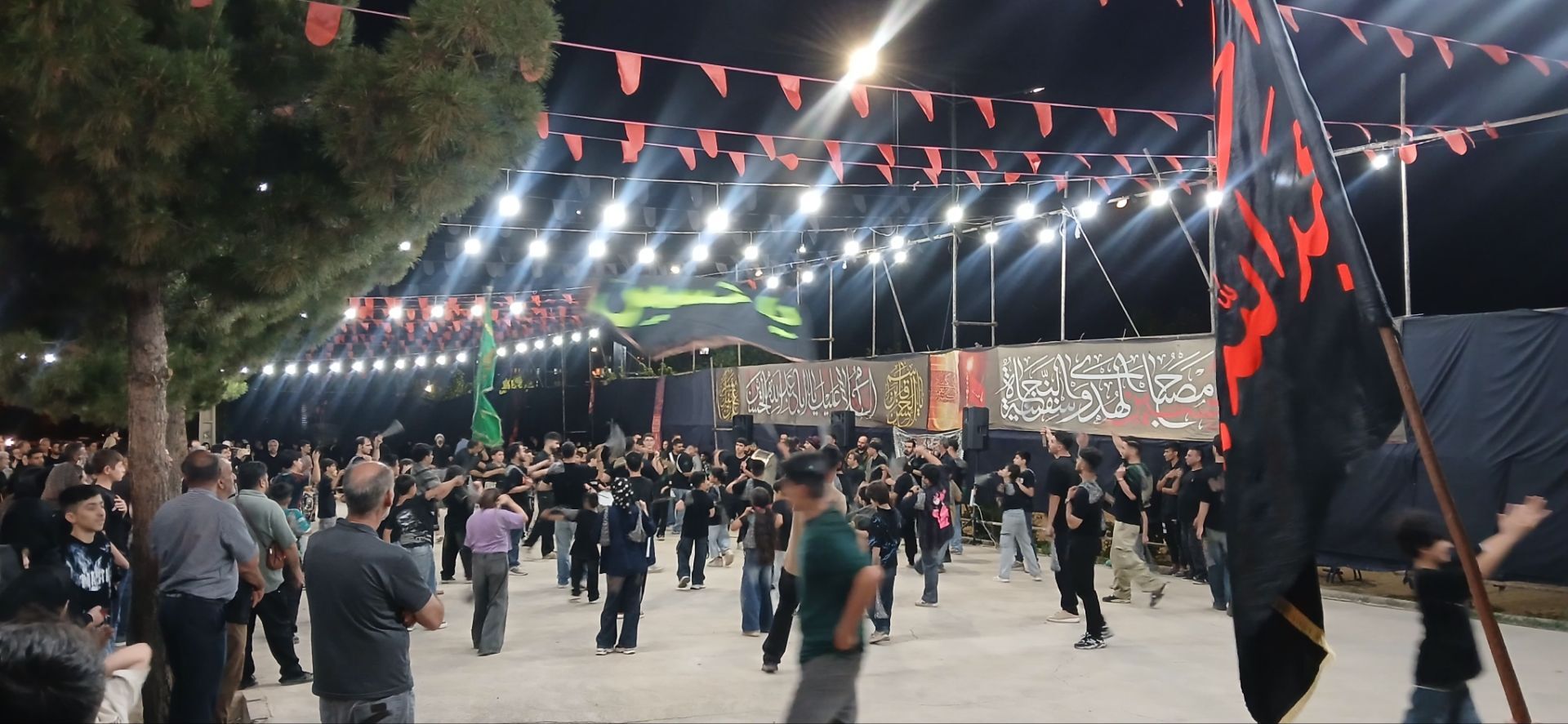 عزاداری شب هشتم محرم در میدان شهرداری