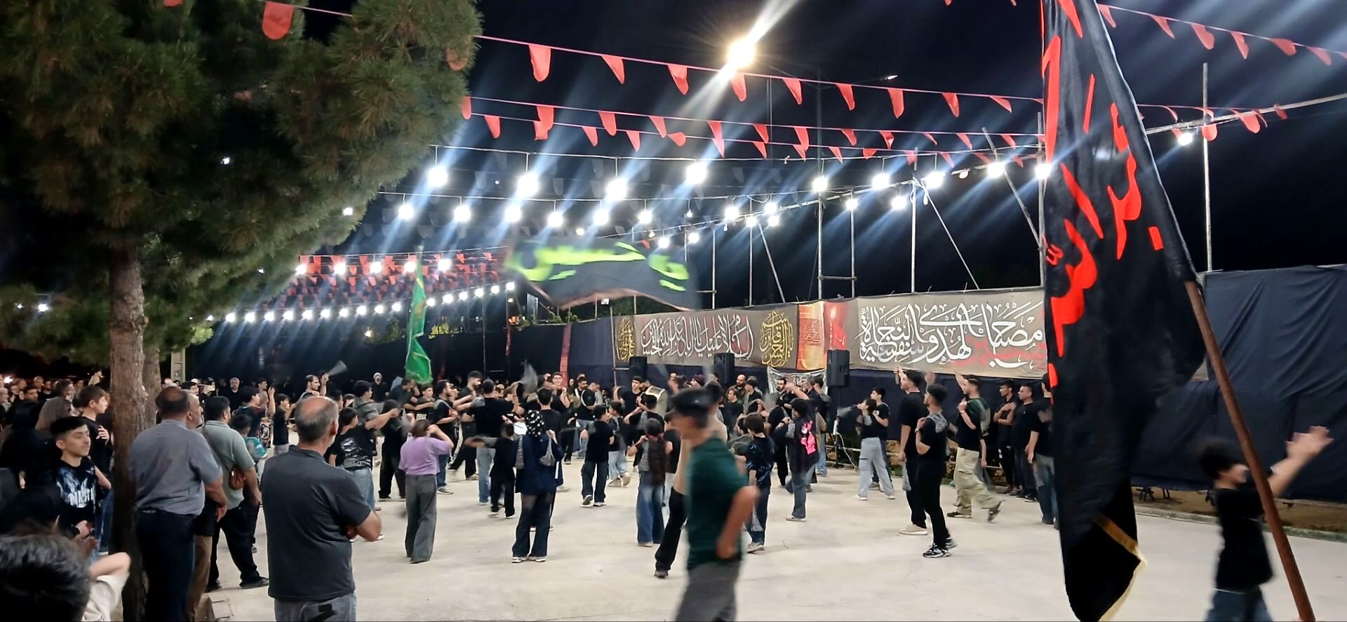 عزاداری شب هشتم محرم در میدان شهرداری