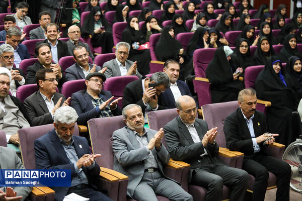 مراسم گرامیداشت روز معلم و تجلیل از اساتید نمونه دانشگاه فرهنگیان