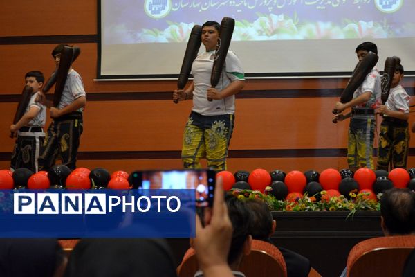 بهارستان‌دو از برترین‌های تربیت‌بدنی تقدیر کرد