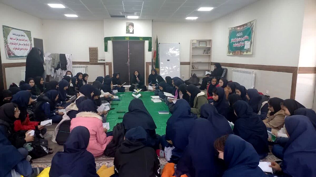 همدلی دانش‌آموزان دبیرستان قلم‌چی خرم‌آباد در گرامیداشت یاد شهدای مقاومت