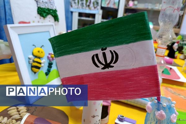  نمایشگاه دستاوردهای انقلاب و روایت‌های فجر در دبستان سمیه شهریار