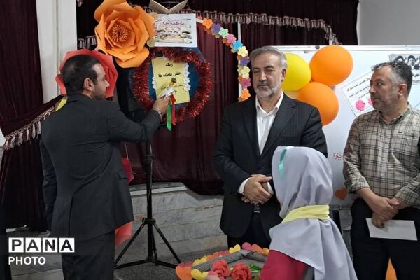 هم‌کلاسی‌های مهربان در مدرسه حاج محمدعلی تقی‌پور