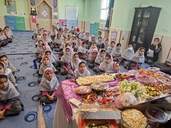 جشن میلاد امام خوبی‌ها در دبستان برادران شهید دیده‌ور کازرون