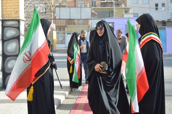 طنین زنگ انقلاب در بهارستان‌دو 
