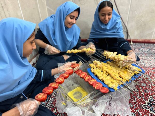 سفری هیجان انگیز به دنیایی تمشک با دختران ملارد 