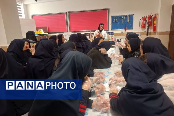 کارگاه تشریح قلب برای دانش آموزان فرزانگان شهرستان ملارد